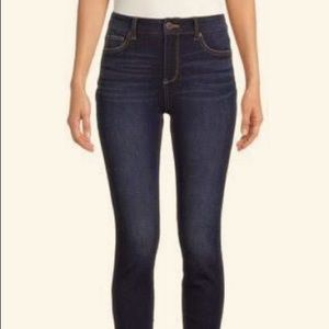TIME AND TRU - L Sz 8 Petite Black, high-rise, skinny jeans. NEW WITHOUT TAG